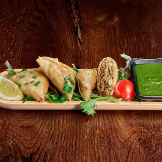 Chicken Kheema Samosas (3 pcs)